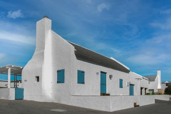 Explore uk cruises offering insightful talks on british colonial heritage