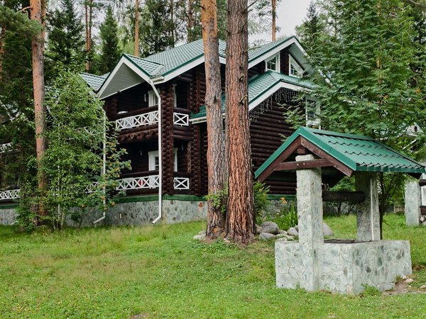 Uncover the Art of British Hat-Making: Top Workshops for Exceptional Craftsmanship